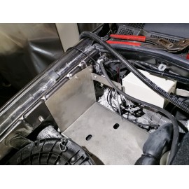 Batterieträger Edelstahl für 2. Batterie im Motorraum zu Toyota Hilux 2015+